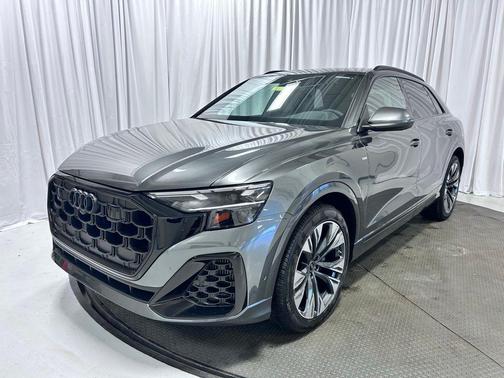 Daytona Gray Pearl Effect 2026 Audi Q8 55 Premium Plus