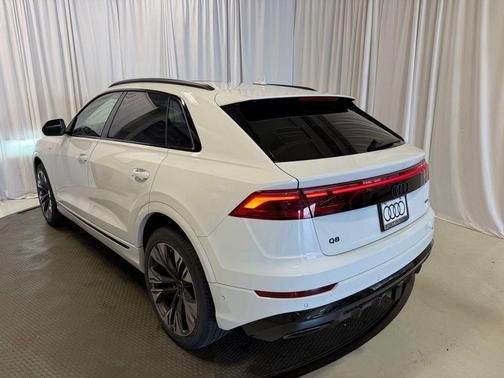 Glacier White Metallic 2026 Audi Q8 55 Premium Plus