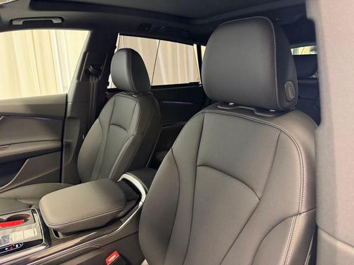 Glacier White Metallic 2026 Audi Q8 55 Premium Plus