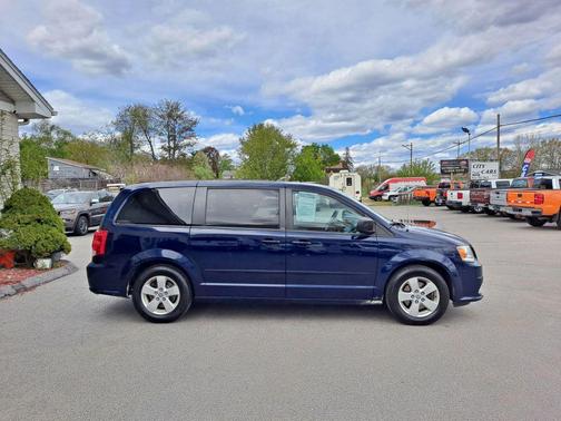 True Blue Pearlcoat 2013 Dodge Grand Caravan SE