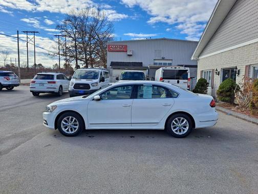 Pure White 2017 Volkswagen Passat 1.8T S