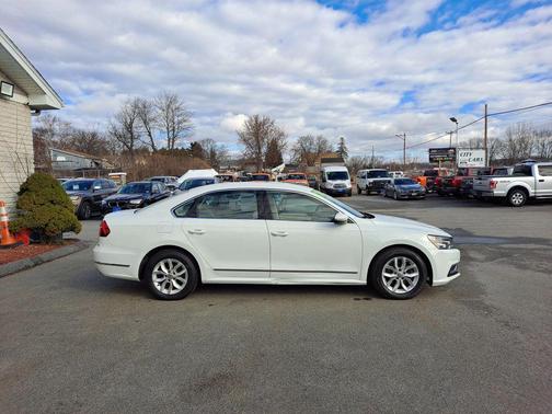 Pure White 2017 Volkswagen Passat 1.8T S