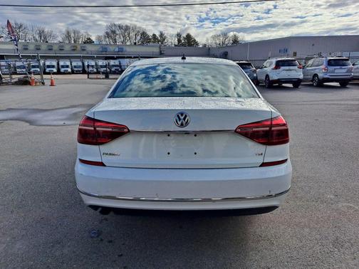 Pure White 2017 Volkswagen Passat 1.8T S