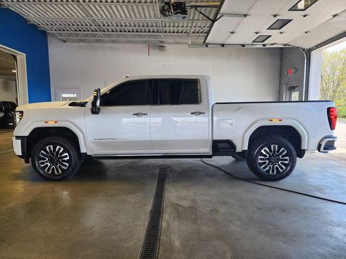 White Frost Tricoat 2024 GMC Sierra 2500 Denali Ultimate