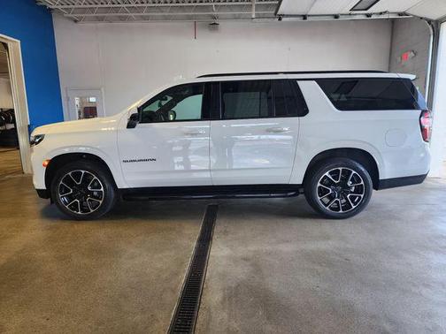 Summit White 2024 Chevrolet Suburban RST