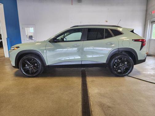 Cacti Green 2025 Chevrolet Trax FWD ACTIV