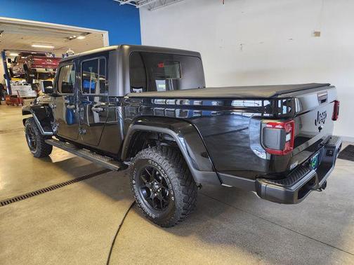 Black Clearcoat 2024 Jeep Gladiator Willys