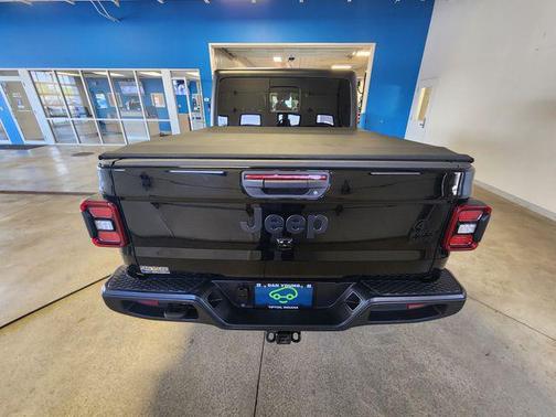 Black Clearcoat 2024 Jeep Gladiator Willys