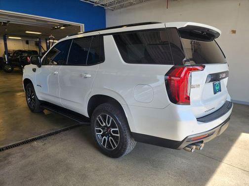 White Frost Tricoat 2022 GMC Yukon 4WD AT4