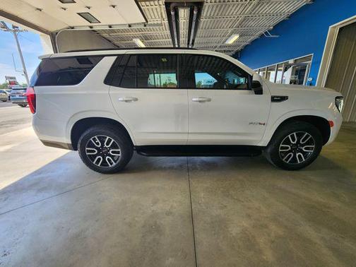 White Frost Tricoat 2022 GMC Yukon 4WD AT4