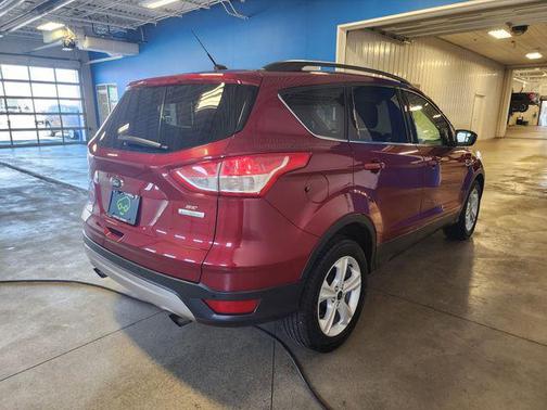 Ruby Red Metallic 2016 Ford Escape SE