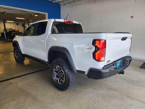 Summit White 2024 Chevrolet Colorado ZR2