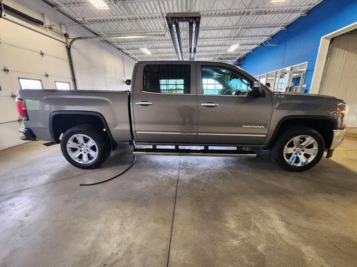Pepperdust Metallic 2017 GMC Sierra 1500 SLT