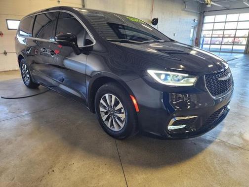 2024 Chrysler Pacifica Hybrid Select