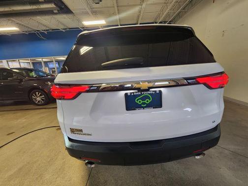 Summit White 2023 Chevrolet Traverse LT Cloth