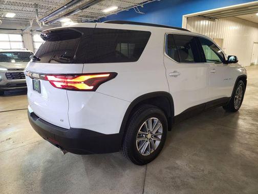Summit White 2023 Chevrolet Traverse LT Cloth