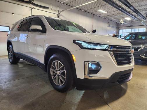 Summit White 2023 Chevrolet Traverse LT Cloth