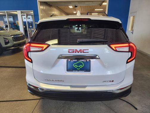 White Frost Tricoat 2024 GMC Terrain AWD AT4