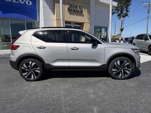 2024 Volvo XC40 Plus