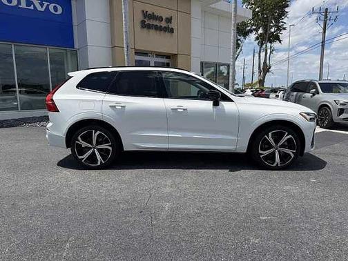 Crystal White 2024 Volvo XC60 B5 Ultimate Dark Theme