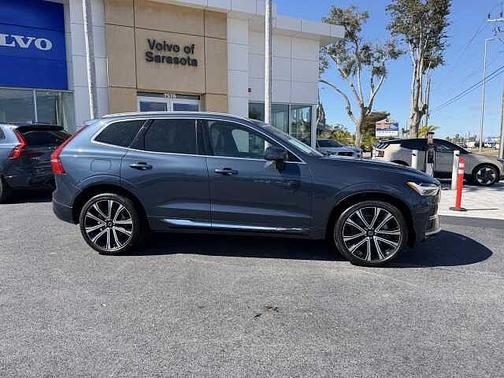 2023 Volvo XC60 B5 Ultimate Bright Theme
