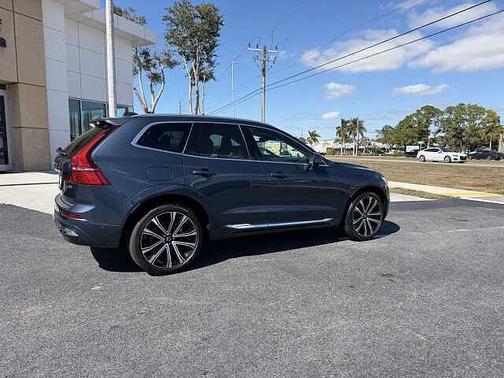 2023 Volvo XC60 B5 Ultimate Bright Theme