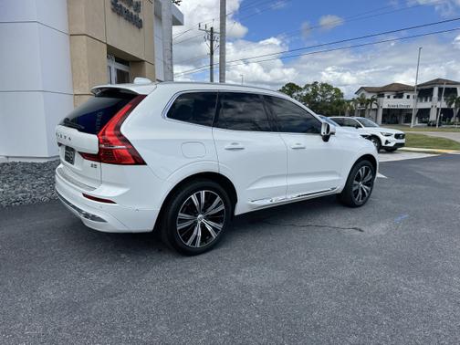 2023 Volvo XC60 B5 Plus Bright Theme