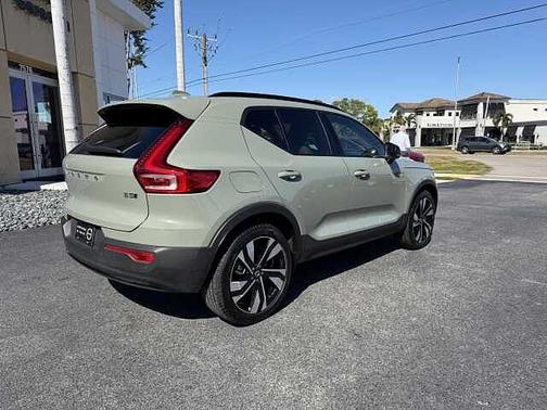 2024 Volvo XC40 Plus