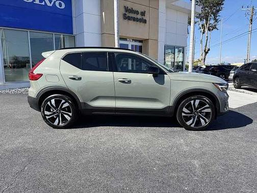 2024 Volvo XC40 Plus