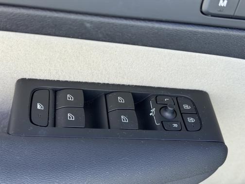 2024 Volvo XC40 B5 Plus Bright Theme