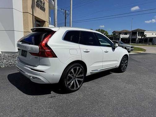 2023 Volvo XC60 B5 Ultimate Bright Theme