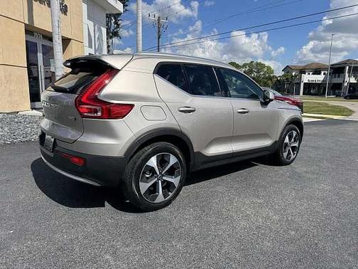 2023 Volvo XC40 Plus