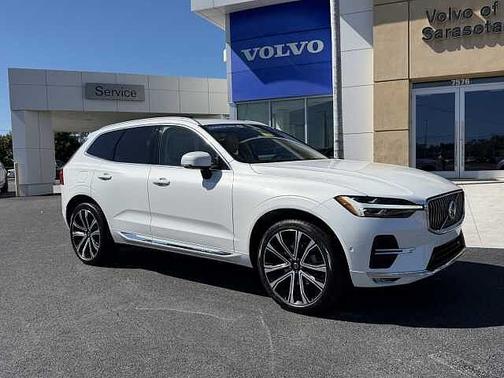 2023 Volvo XC60 B5 Ultimate Bright Theme