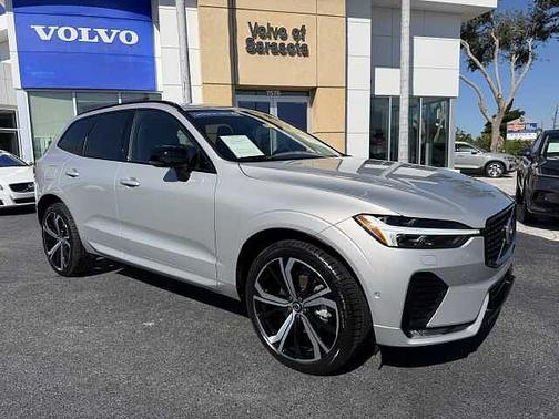 2023 Volvo XC60 B5 Ultimate Dark Theme