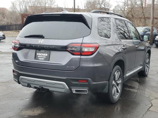 Modern Steel Metallic 2025 Honda Pilot