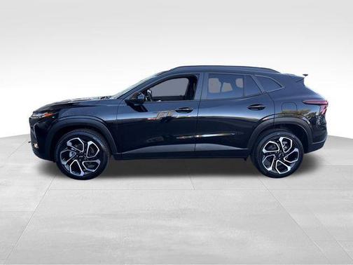 Mosaic Black Metallic 2025 Chevrolet Trax FWD 2RS
