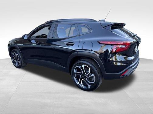 Mosaic Black Metallic 2025 Chevrolet Trax FWD 2RS