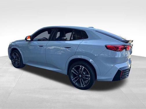 Gray Metallic 2025 BMW X2 xDrive28i