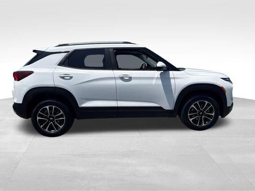 Summit White 2025 Chevrolet Trailblazer LT