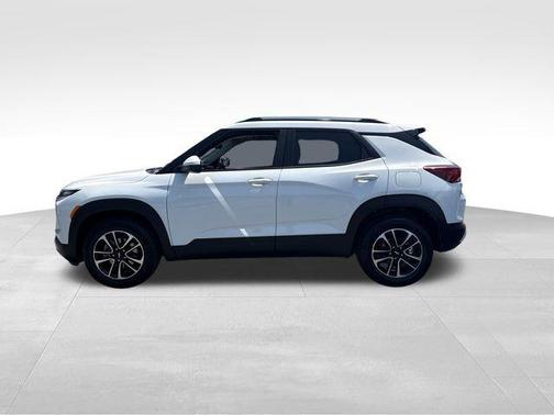 Summit White 2025 Chevrolet Trailblazer LT