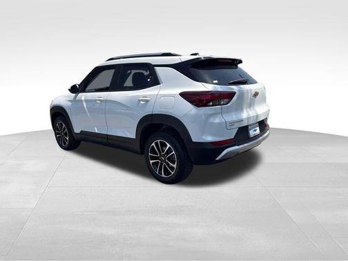 Summit White 2025 Chevrolet Trailblazer LT