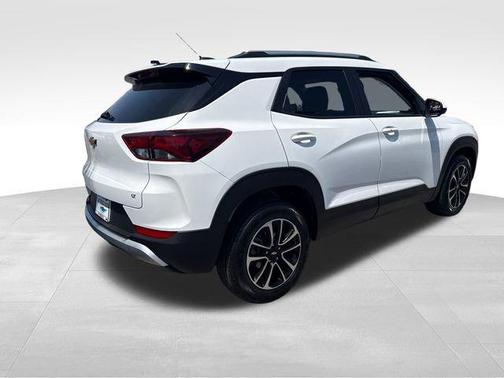 Summit White 2025 Chevrolet Trailblazer LT
