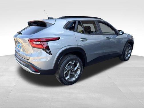 Sterling Gray Metallic 2024 Chevrolet Trax LT