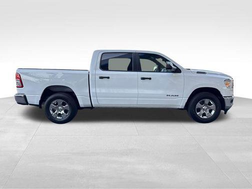 Bright White Clearcoat 2024 RAM 1500 Big Horn/Lone Star