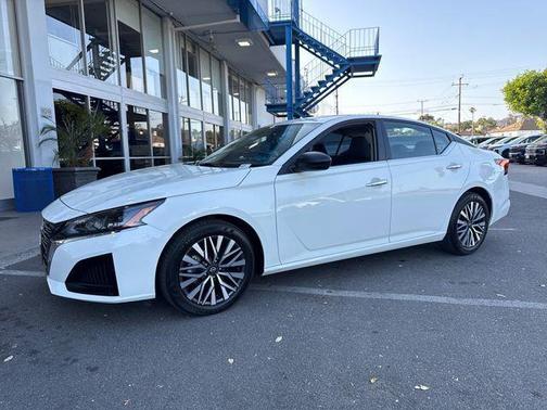 Glacier White 2025 Nissan Altima 2.5 SV