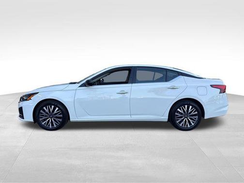 Glacier White 2025 Nissan Altima 2.5 SV