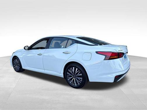 Glacier White 2025 Nissan Altima 2.5 SV