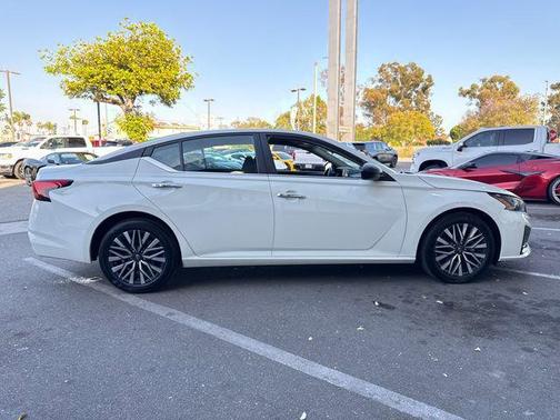 Glacier White 2025 Nissan Altima 2.5 SV