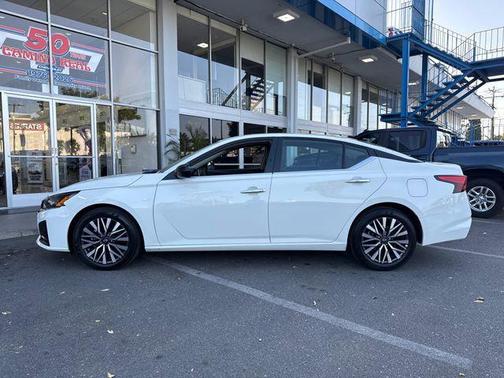 Glacier White 2025 Nissan Altima 2.5 SV