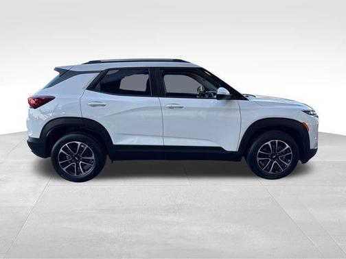 Summit White 2025 Chevrolet Trailblazer LT